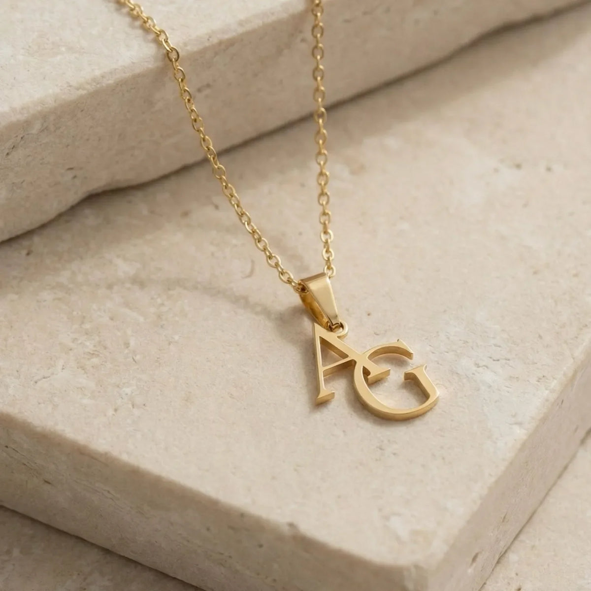 Collar de iniciales personalizado